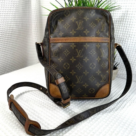 Vintage Louis Vuitton Danube Crossbody Bag (8907SL) - Picture 2 of 16